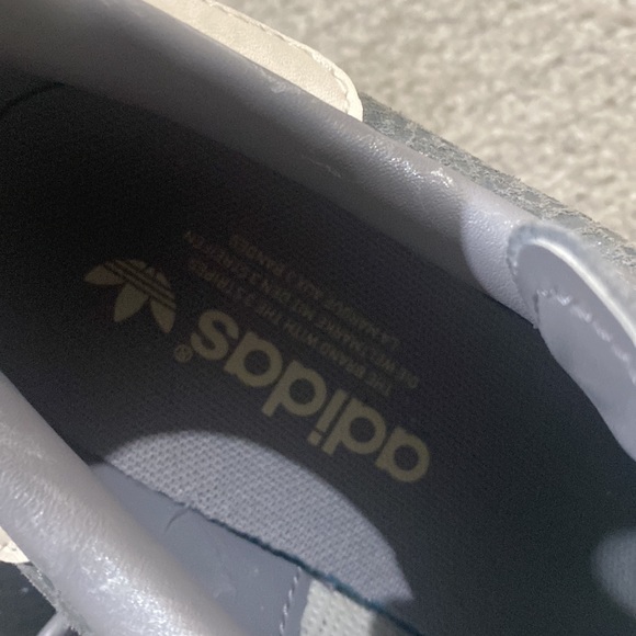 Adidas LIMITED EDITION - Picture 2 of 4